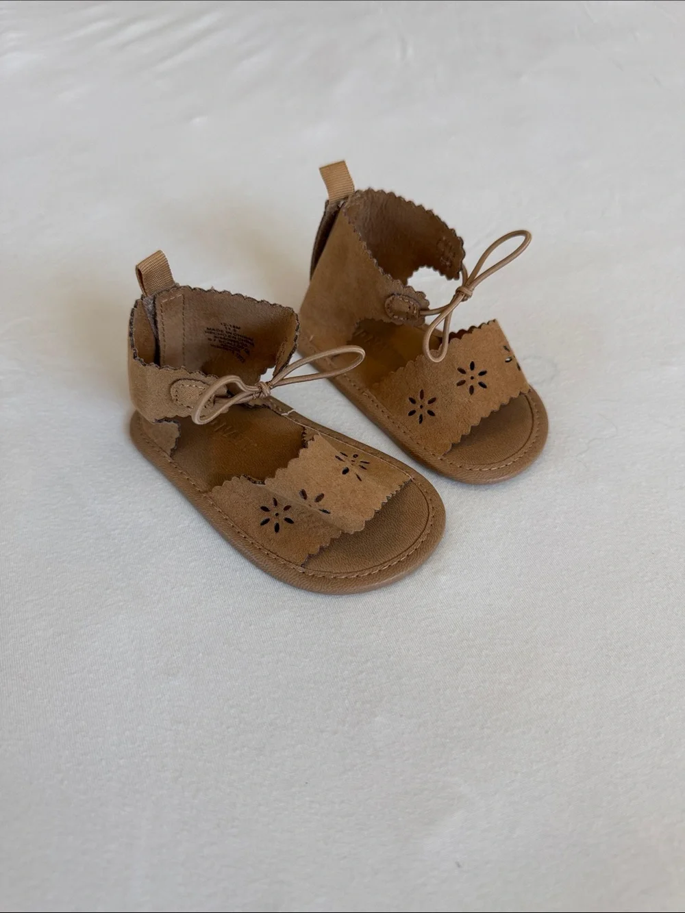 NWOT Old Navy Brown Scalloped Daisy Cutout Sandals Size 12-18 Months